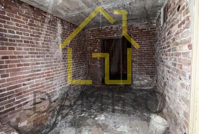 Casă cu 9 camere cu Canalizare în Unirii - 10