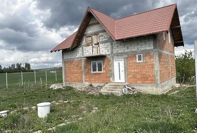 Casă cu 3 camere cu Teren 5000 Mp în Girov - 4