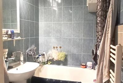 Apartament cu 3 camere de vanzare - Zona Micro 14 - 4