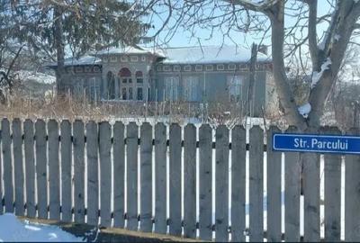 Casă cu Teren 1300 Mp în Roseți - 1