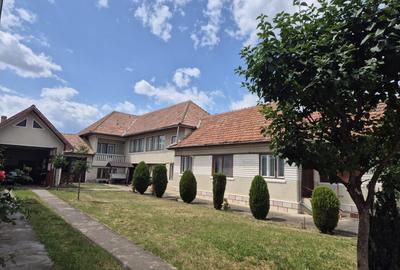 Casă individuală cu 7 camere cu Teren 1439 Mp în Petrești - 2