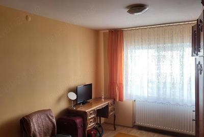 Apartament cu 3 camere decomandat în Brăilei - 2
