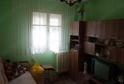 Apartament cu 3 camere decomandat în Girocului - 9