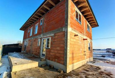 Duplex cu 4 camere cu Canalizare în Ipotești - 3