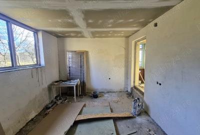 Casă cu 4 camere în Cernișoara - 5