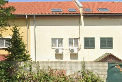 Casă cu 5 camere cu Canalizare în Central - 3