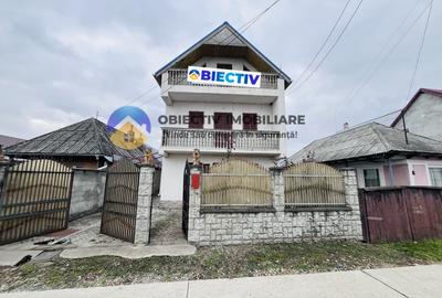 Casă individuală cu 7 camere în Central
