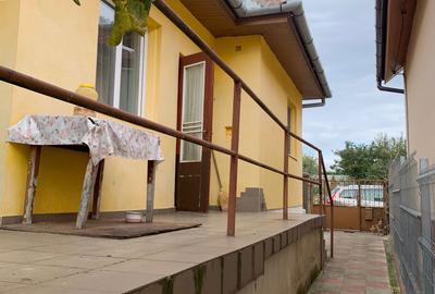 Casă cu 3 camere decomandat în Central - 2