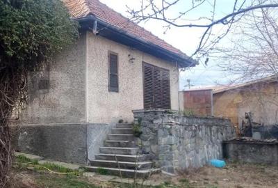 Casă cu 4 camere cu Teren 2800 Mp în Central - 10