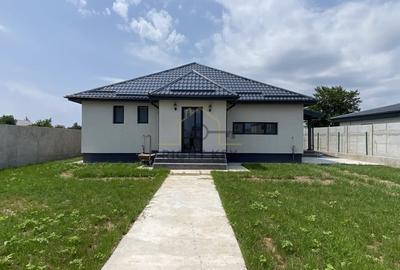 Casă individuală cu 4 camere în Domnești