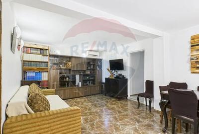 Casă cu 6 camere cu Teren 355 Mp în Vitan - 3