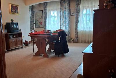 Casă cu 8 camere cu Teren 1500 Mp în Breaza de Sus - 2