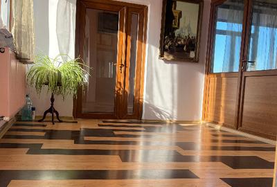 Casă cu 6 camere cu Canalizare în B-dul București - 8