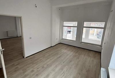 Apartament cu 5 camere nedecomandat în Pianu - 4