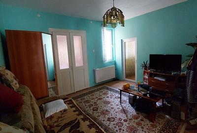 Casă cu 6 camere cu Teren 300 Mp în Muncitoresc - 4