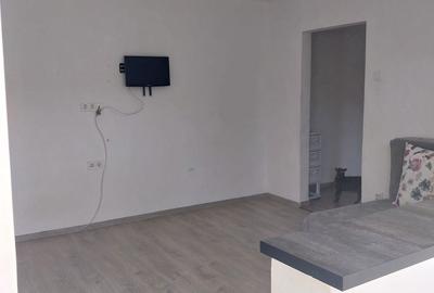 Apartament cu 3 camere semidecomandat în Berceni - 1