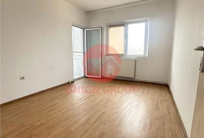 Apartament cu 4 camere decomandat în Km 4 - 11