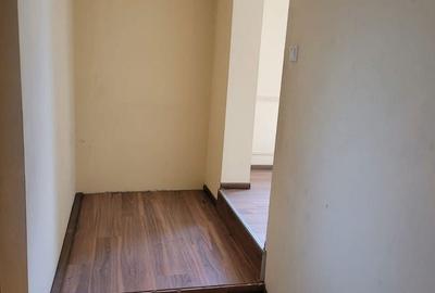 Casă cu 6 camere cu Canalizare în Central - 10