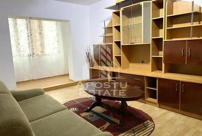 Apartament cu 4 camere,decomandat in zona Lipovei