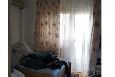 Apartament cu 4 camere semidecomandat în Tineretului - 1