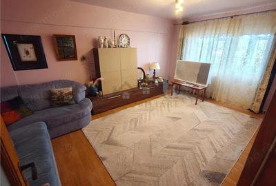 Apartament cu 4 camere decomandat, mobilat în Cug