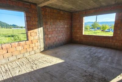 Casă cu 4 camere cu Teren 1600 Mp în Dăești - 15