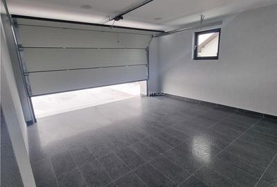 Casă cu 7 camere decomandat cu Teren 1145 Mp în Poroschia - 1