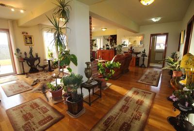 CASA CU MULTIPLE DESTINATII - 1