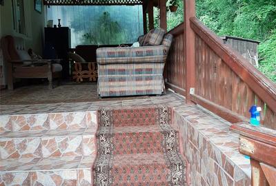 Casă cu 2 camere în Central