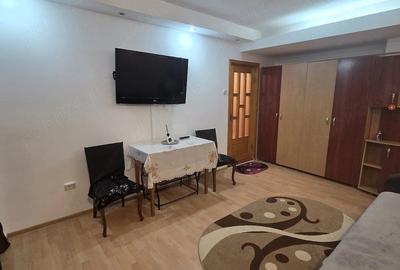 Apartament cu 2 camere decomandat în Micro 20 - 1