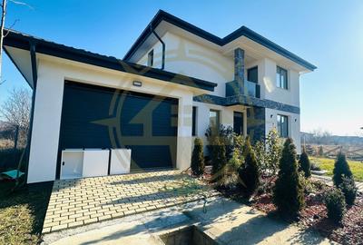 Casă cu 5 camere cu Canalizare în Corbeanca