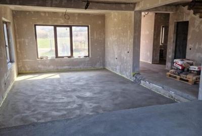 Casa individuala, 190mp, 5 camere, 4 bai, 800mp teren, Luna - 14