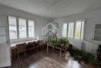 Casă cu 4 camere cu Canalizare în Central - 1