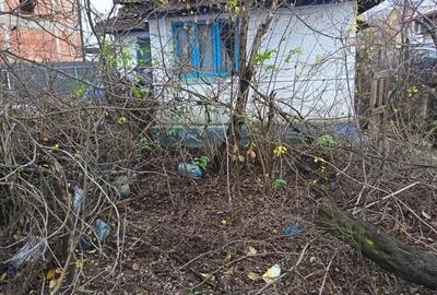 Vind teren cu casa demolabila , - 1