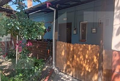 Apartament de vanzare, cu 2 camere, 55 mp, zona Sinaia