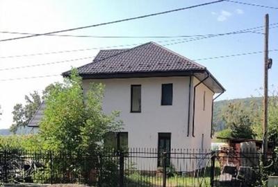 Vila P+E+Pod ,  Sc= 158.2 mp Su= 114.27, 1000 mp teren, Dobrovat-Iasi - 1