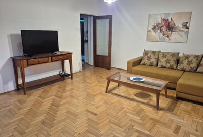 2 camere decomandat,et.4, Piata Victoriei, vis-a-vis America House - 4