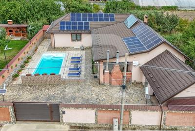 Casa cu piscina, panouri foto voltaice in Comana - 2
