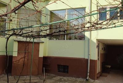 Casă cu 4 camere cu Teren 600 Mp în Intim - 10