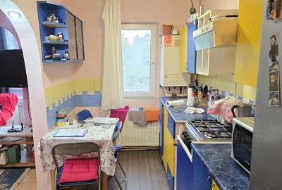 Apartament cu 3 camere semidecomandat în Micro 15 - 2