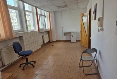 Spațiu comercial, de 84 mp, în Central - 6