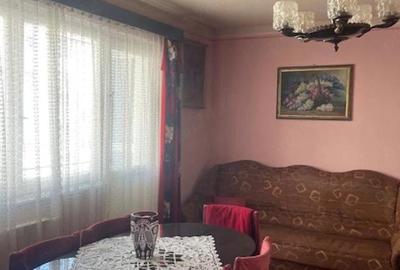 Apartament cu 3 camere semidecomandat în Central - 1
