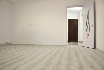 Complet renovat, totul nou! Vanzare apart cu 2 cam Targoviste - zona foarte buna - 2
