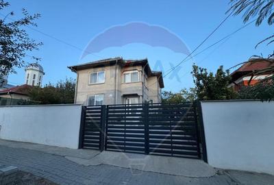 Casă cu 7 camere cu Canalizare în Central - 6