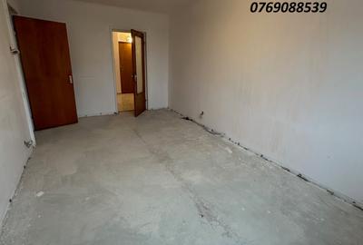 Apartament cu 3 camere semidecomandat în Rahova - 2