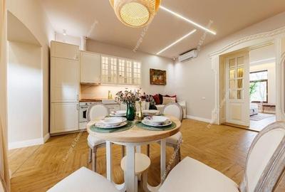 Apartament cu 2 camere semidecomandat, mobilat în Sinaia - 1