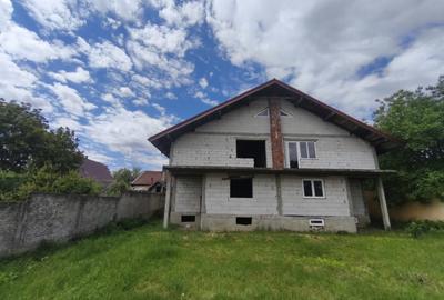 Casă cu 5 camere cu Teren 4400 Mp în Central - 3