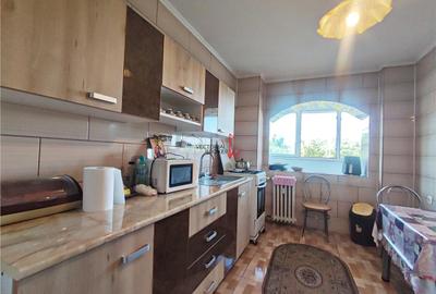 Apartament cu 3 camere decomandat în Tei - 3