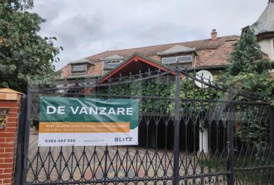 Casă cu 8 camere cu Teren 2235 Mp în Central - 2