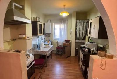 Apartament cu 3 camere decomandat în Central - 1